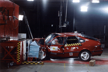 Краш тест Saab 9-3 (2000)